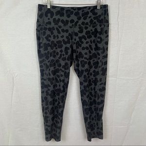 DSG Gray leopard leggings with Pockets XL 7/8 Crop